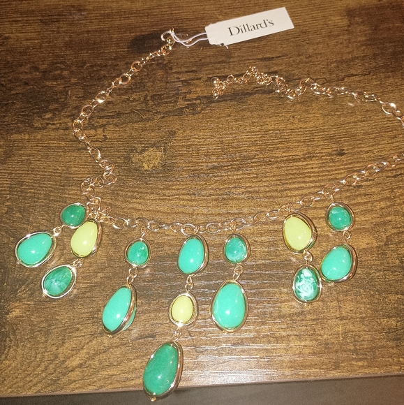 NWT Gold and Green Necklace - Picture 3 of 3